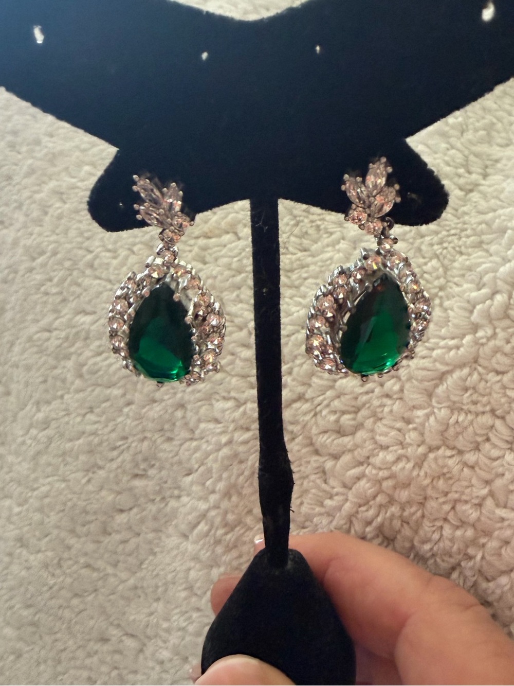 Elegant Green & clear Teardrop Crystal Drop Earrings EUC bridal gorgeous !